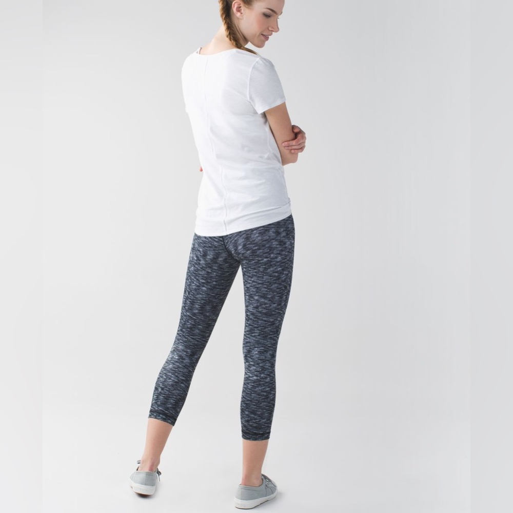 Lululemon Wunder Under Crop (Hi-Rise)
Dramatic Static White Black Legging